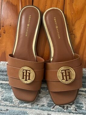 Tommy Hilfiger Tan Slides with Gold Logo Medallion